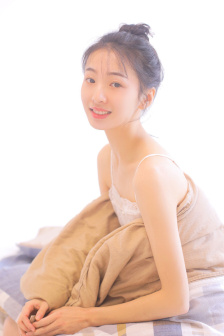 裸露双乳挤奶无遮掩裸体私房照